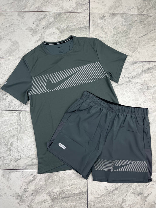 Nike Flash unlimited shorts set