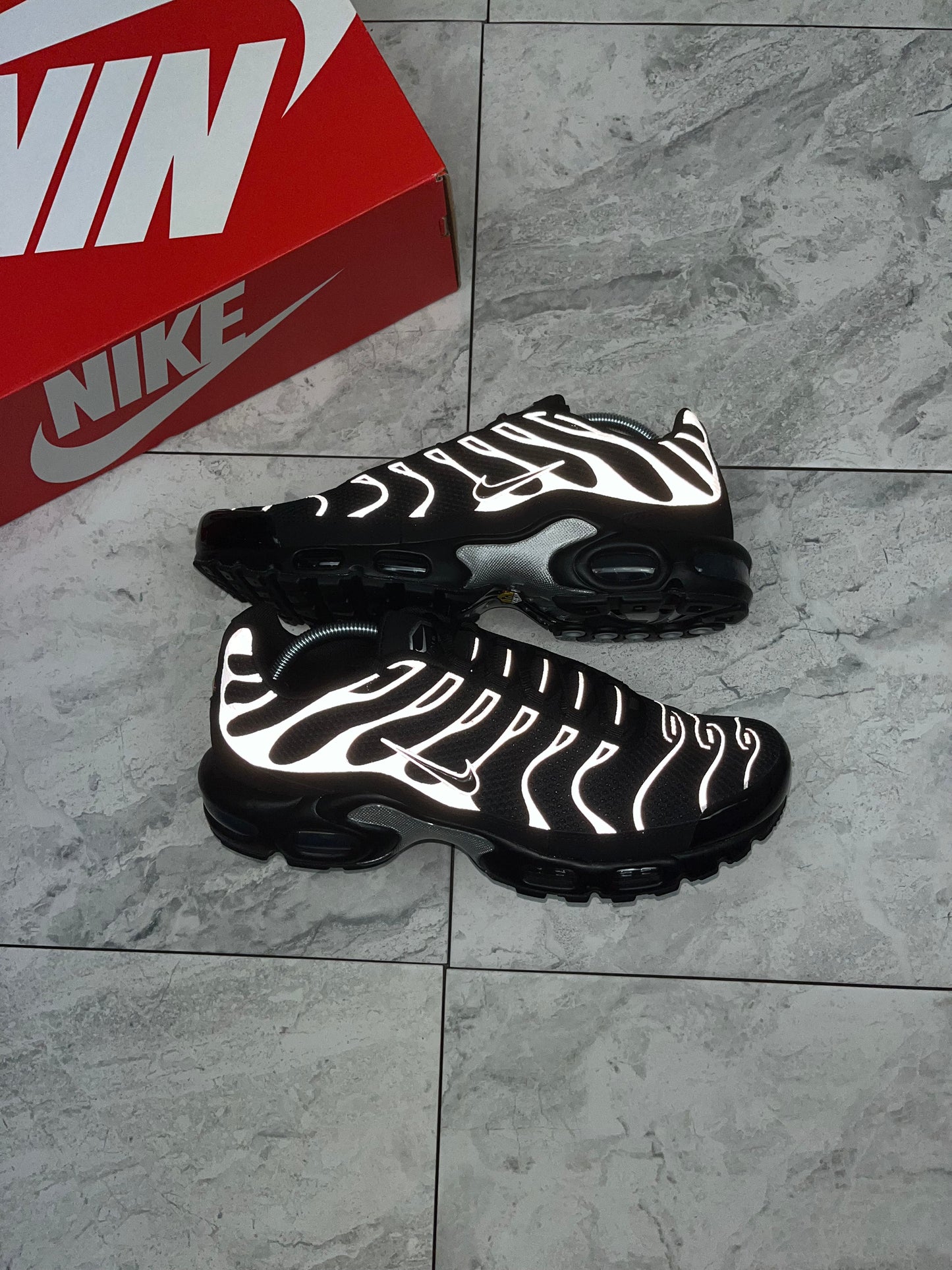 Nike air max plus- Black/Metallic Silver