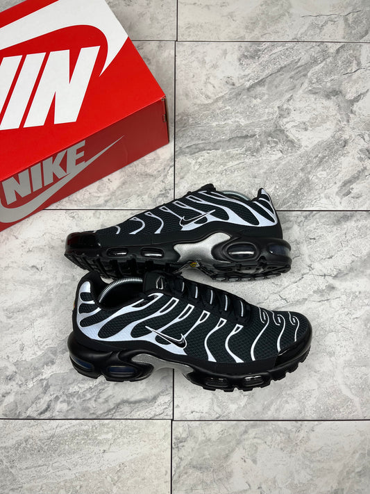 Nike air max plus- Black/Metallic Silver