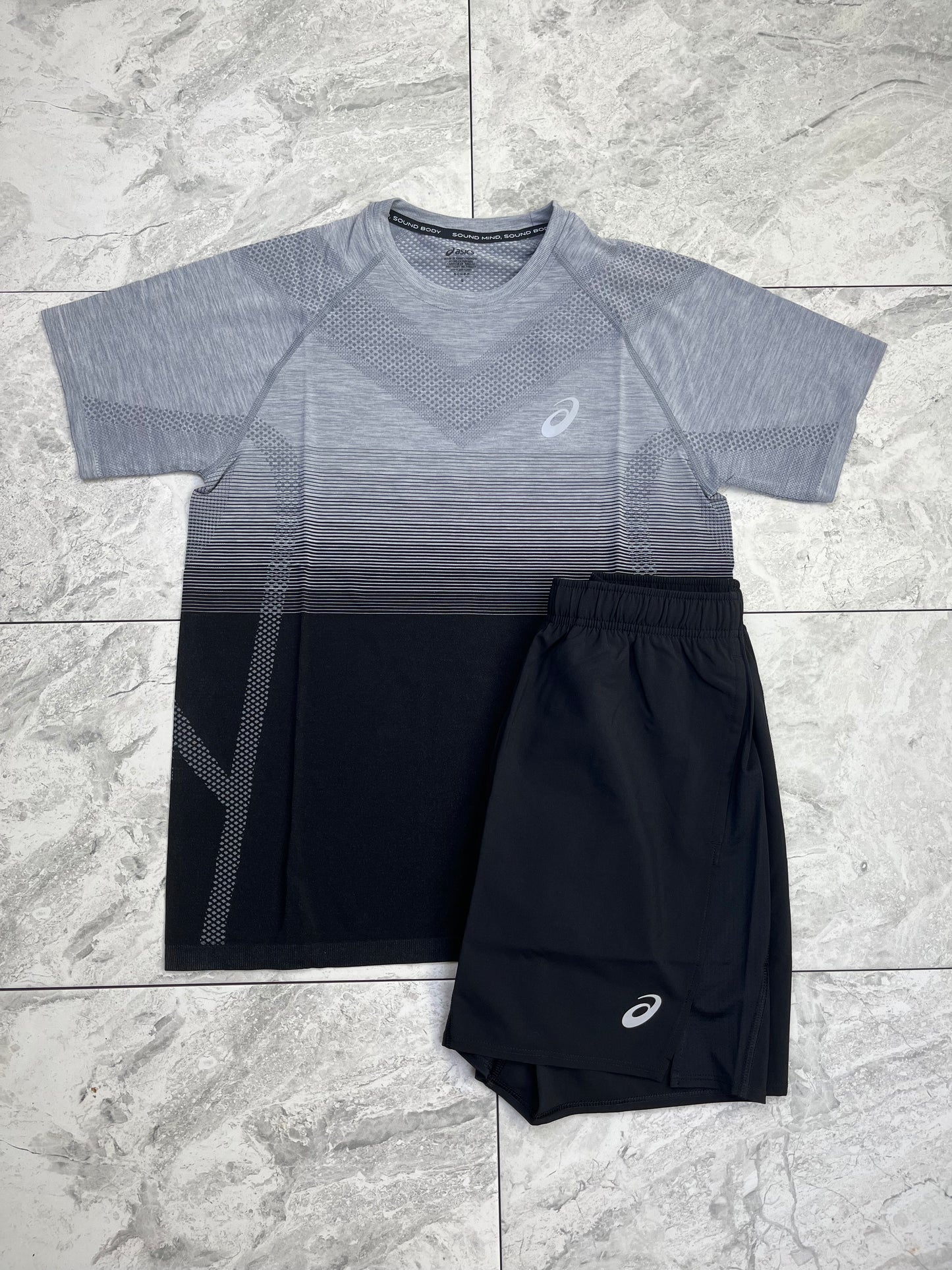 ASICS seamless shorts set - Black/Grey