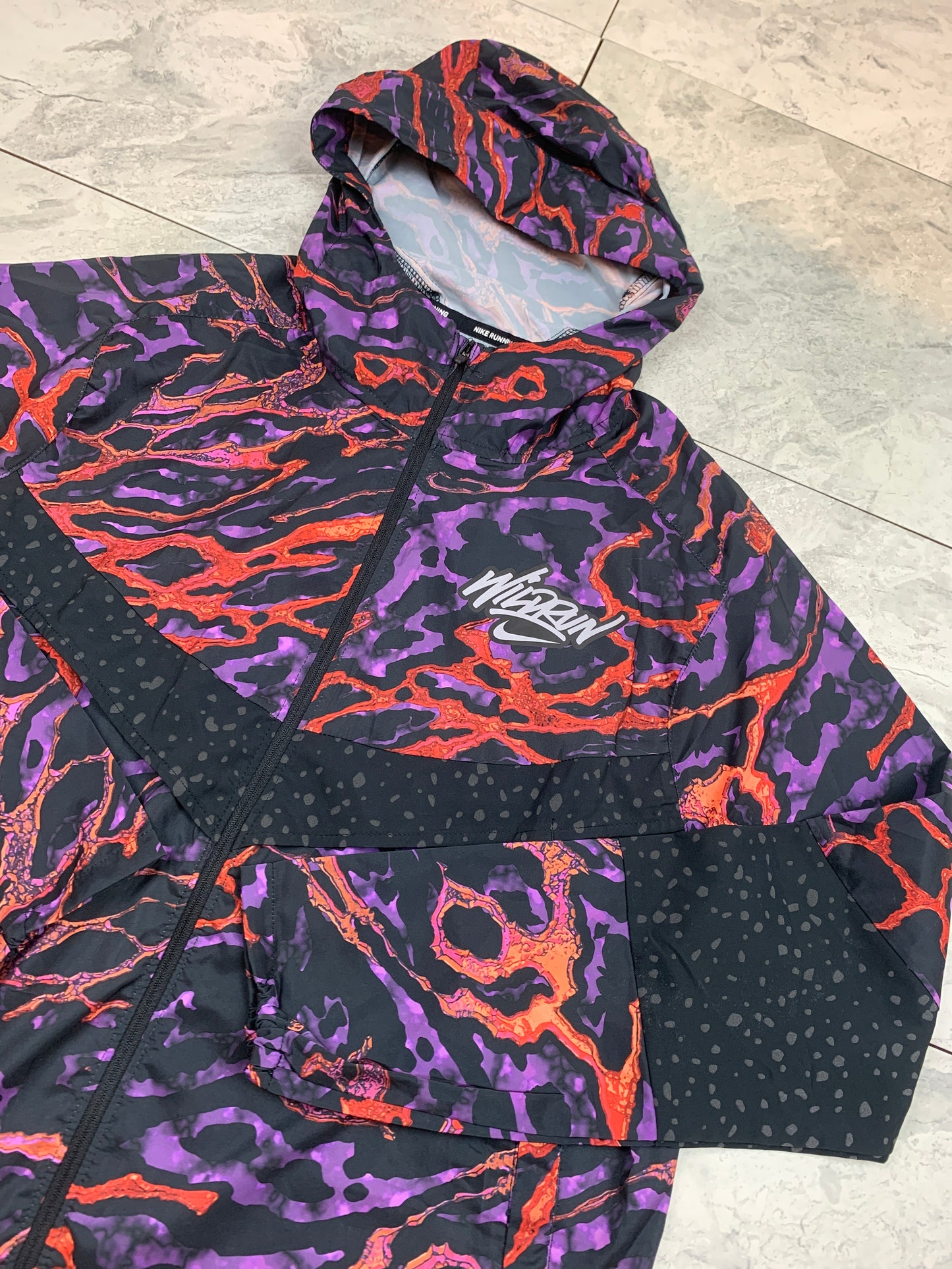 Nike wild run galaxy windbreaker