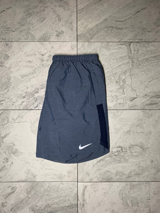 Nike challenger shorts blue 7”