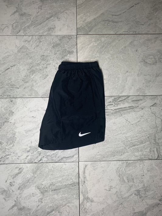 Nike challenger shorts 5”