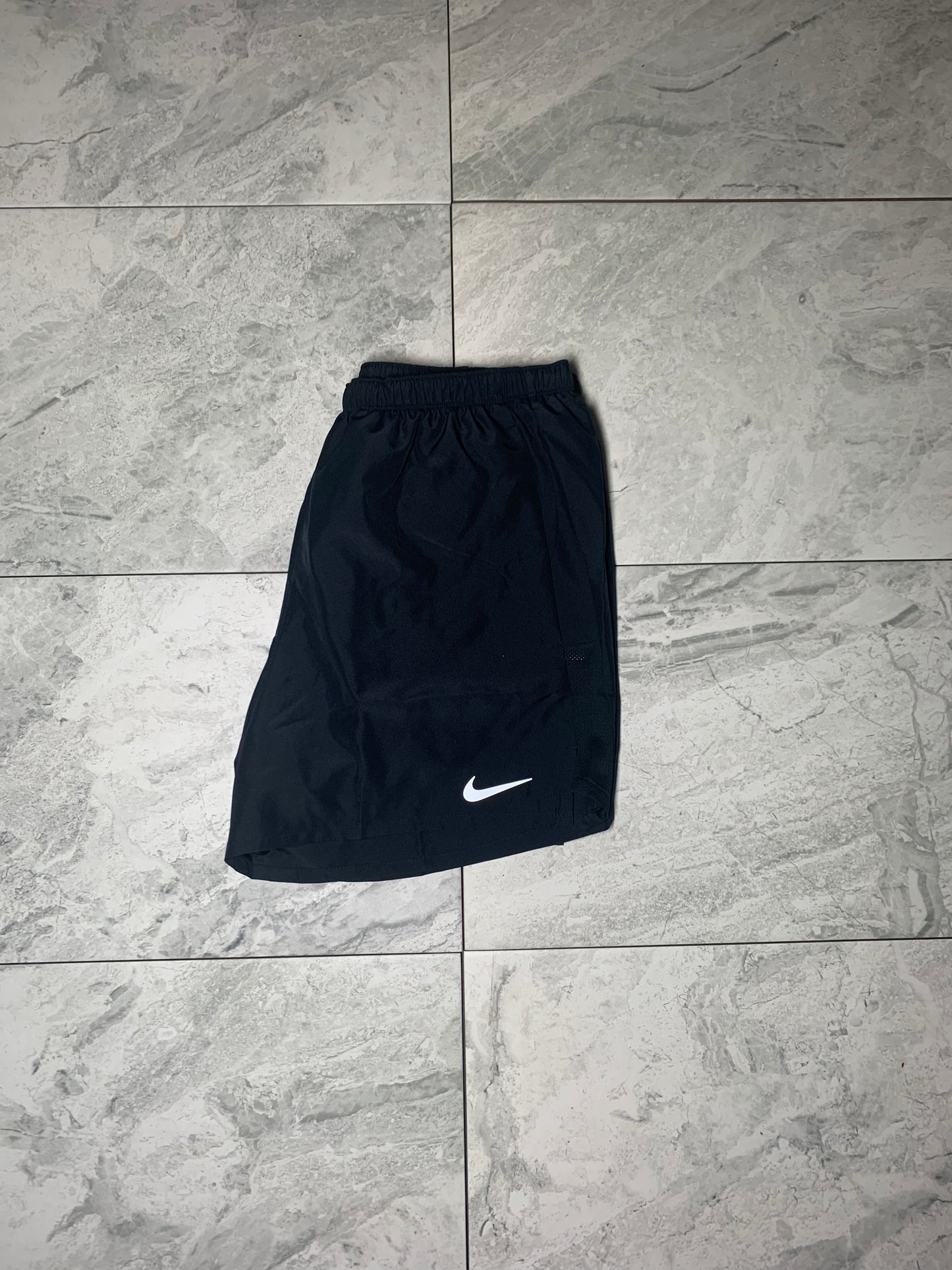 Nike challenger shorts 5”