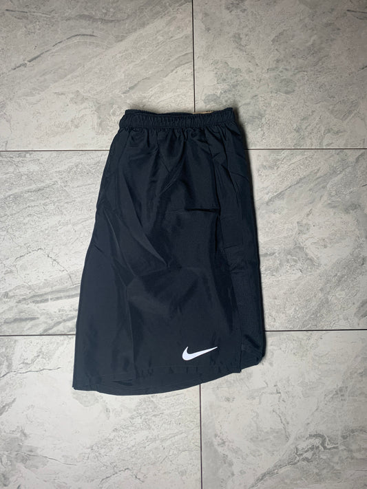Nike challenger shorts 7”