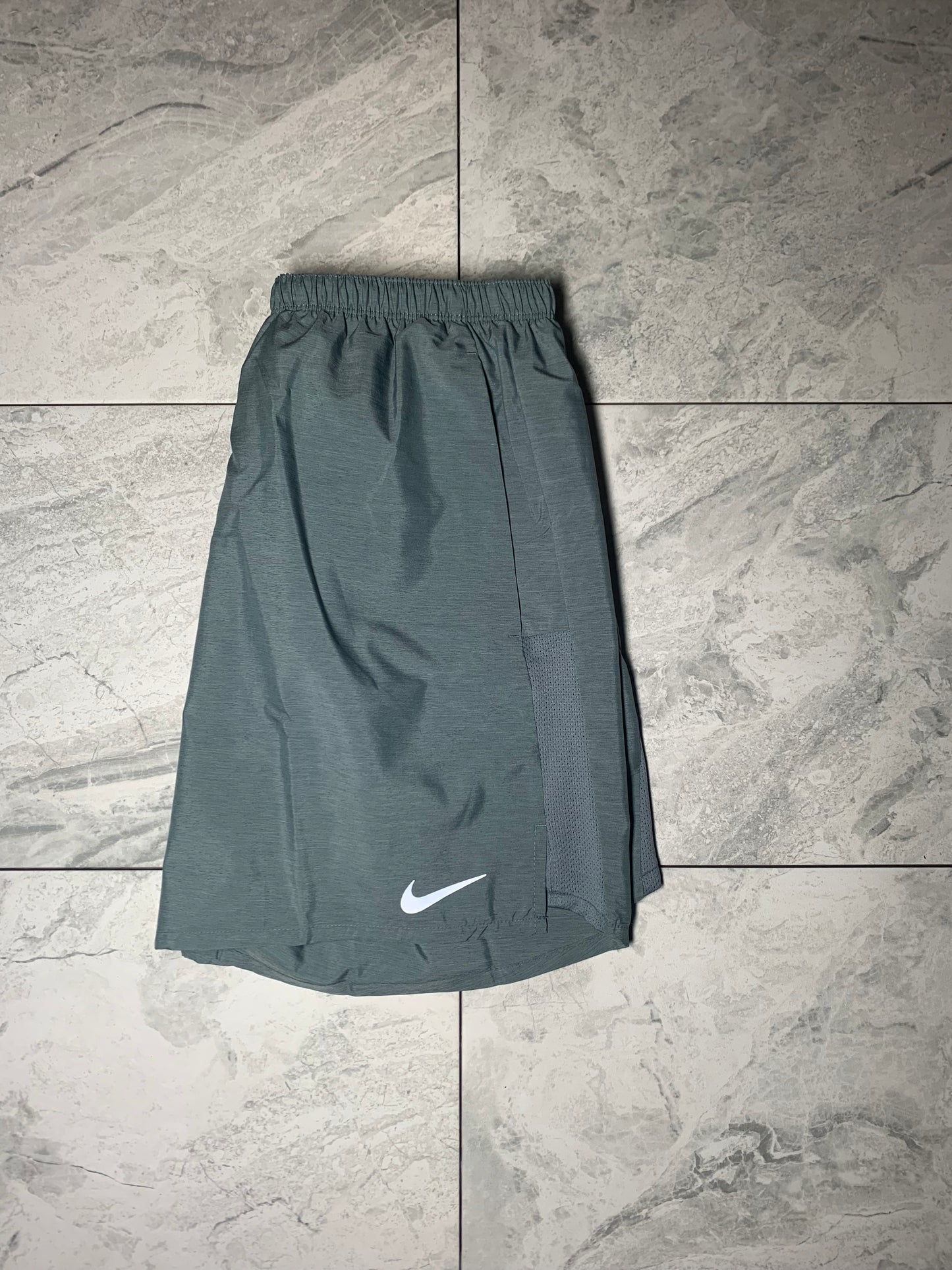 Nike challenger shorts 7”